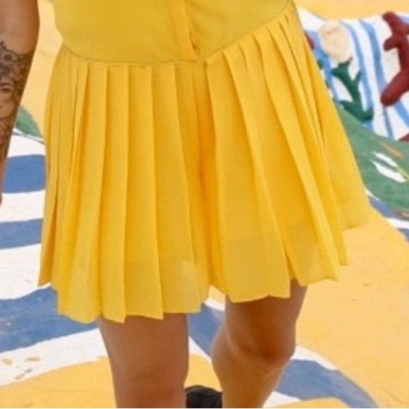 Dolce Vita Yellow Pleated Romper, xs. - Picture 3 of 10